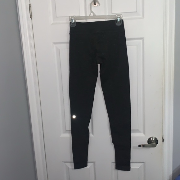 Lululemon leggings with front pockets and ribbed bottoms Sz 6 - Picture 2 of 7